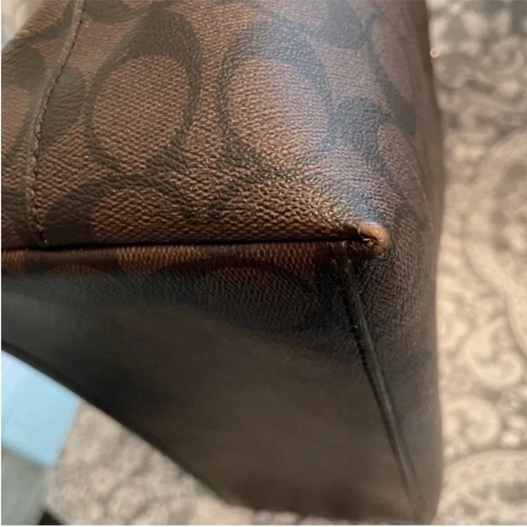 Coach Signature Canvas Tote - Picture 13 of 16